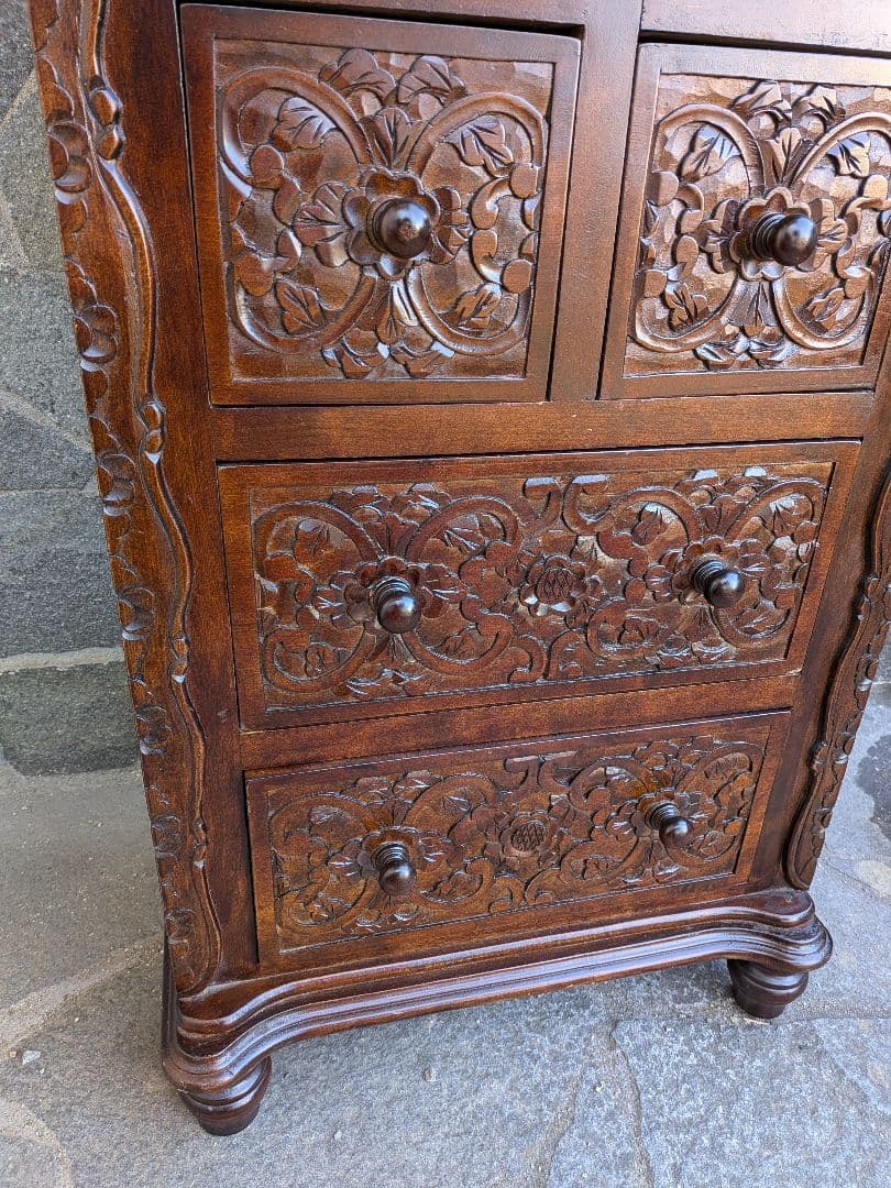 古い木製彫刻入りチェスト 6引き出し
