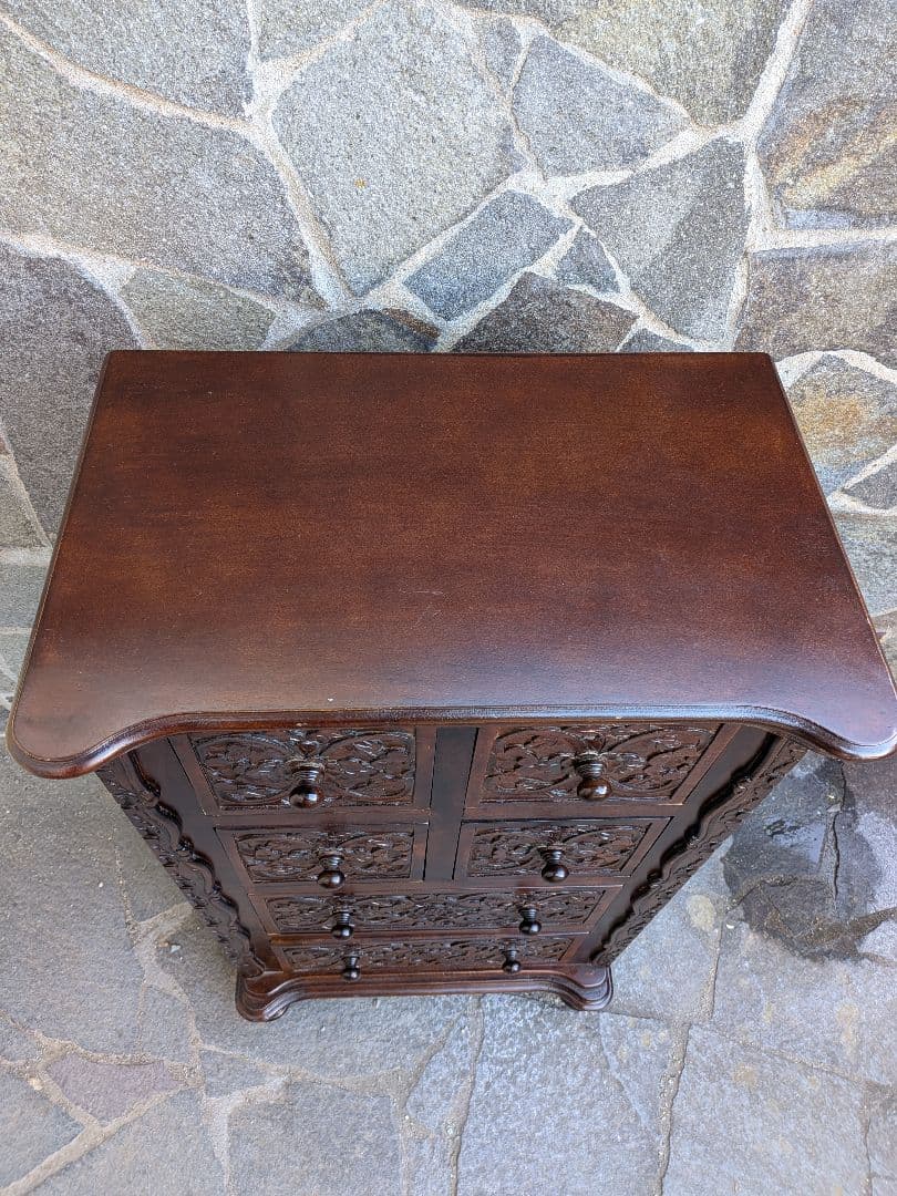 古い木製彫刻入りチェスト 6引き出し