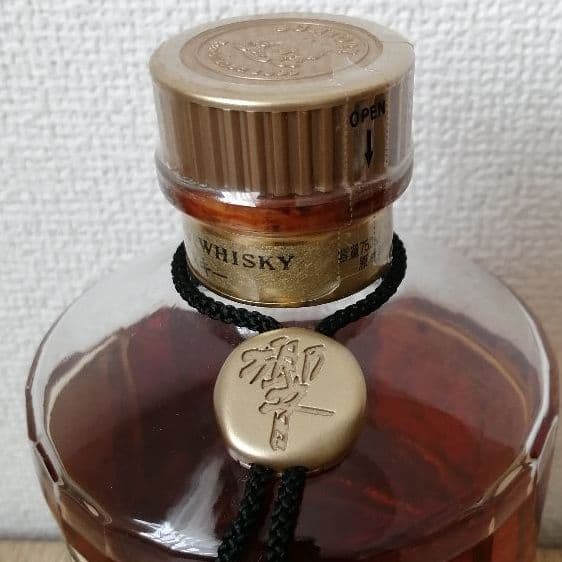 サントリー　響（旧17年）金キャップ向獅子　古酒　未開栓　K2202