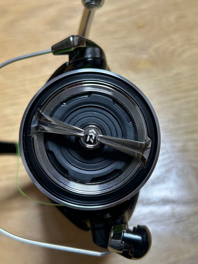 【美品】ダイワ　23レグザ　LT4000-CXH スピニングリール　ライン付き