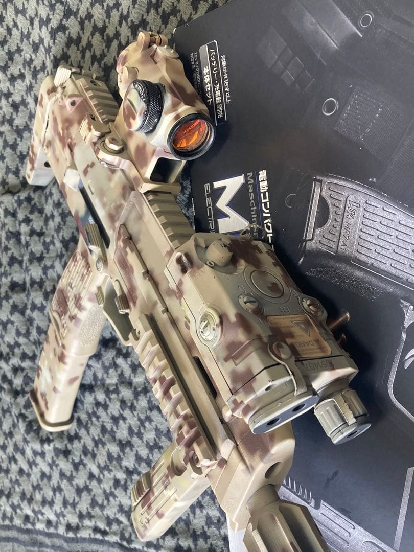 マ*領様 東京マルイ 電動ガンMP7A1 aor1 デジタル迷彩塗装カスタム