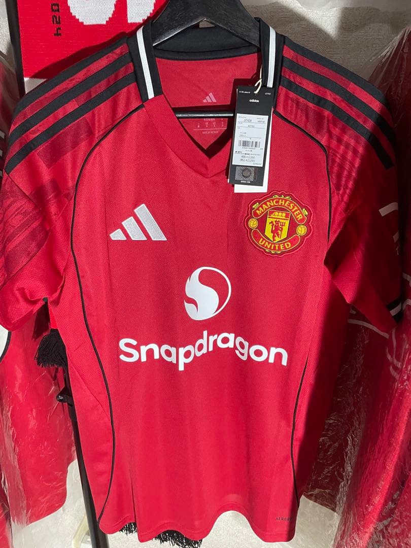 マンチェスターユナイテッド 25-26 ホームユニフォーム 19 エンベウモ