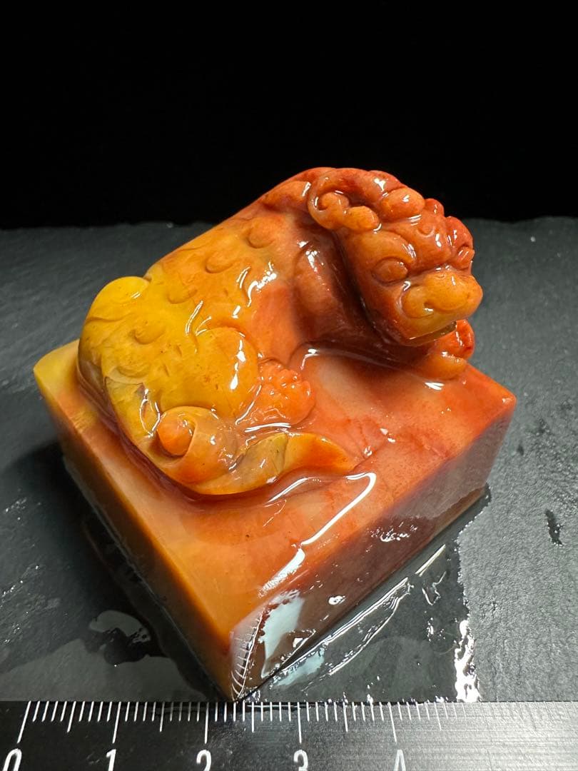 111 紅石瑞獣　ラオス石　手彫り　篆刻　書道　印材　落款　遊印　雅号 箱付き