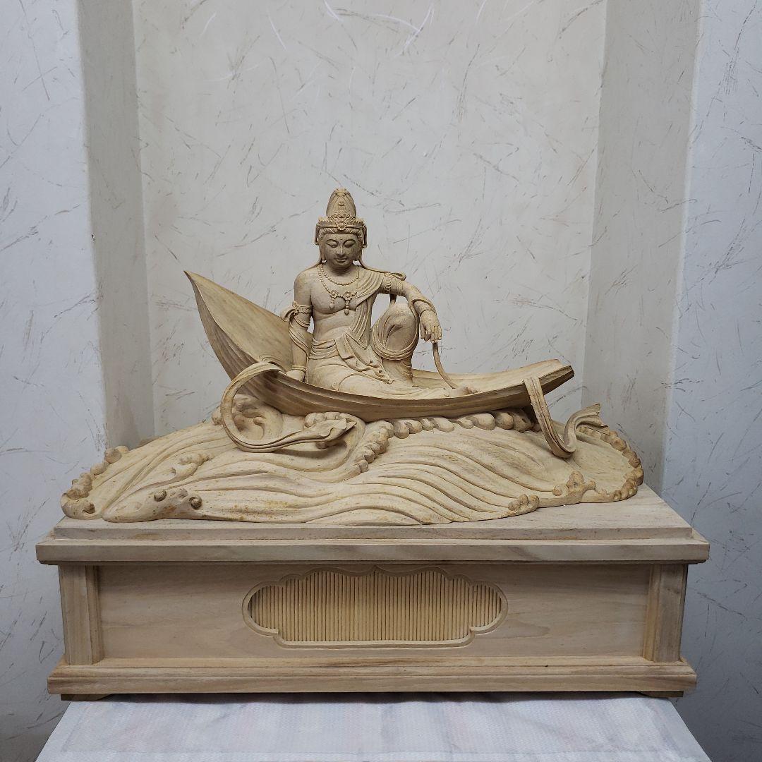 Ｂフライデー　蔵出し特価　希少仏像　上彫り★楠材 一葉観音菩薩坐像★台付