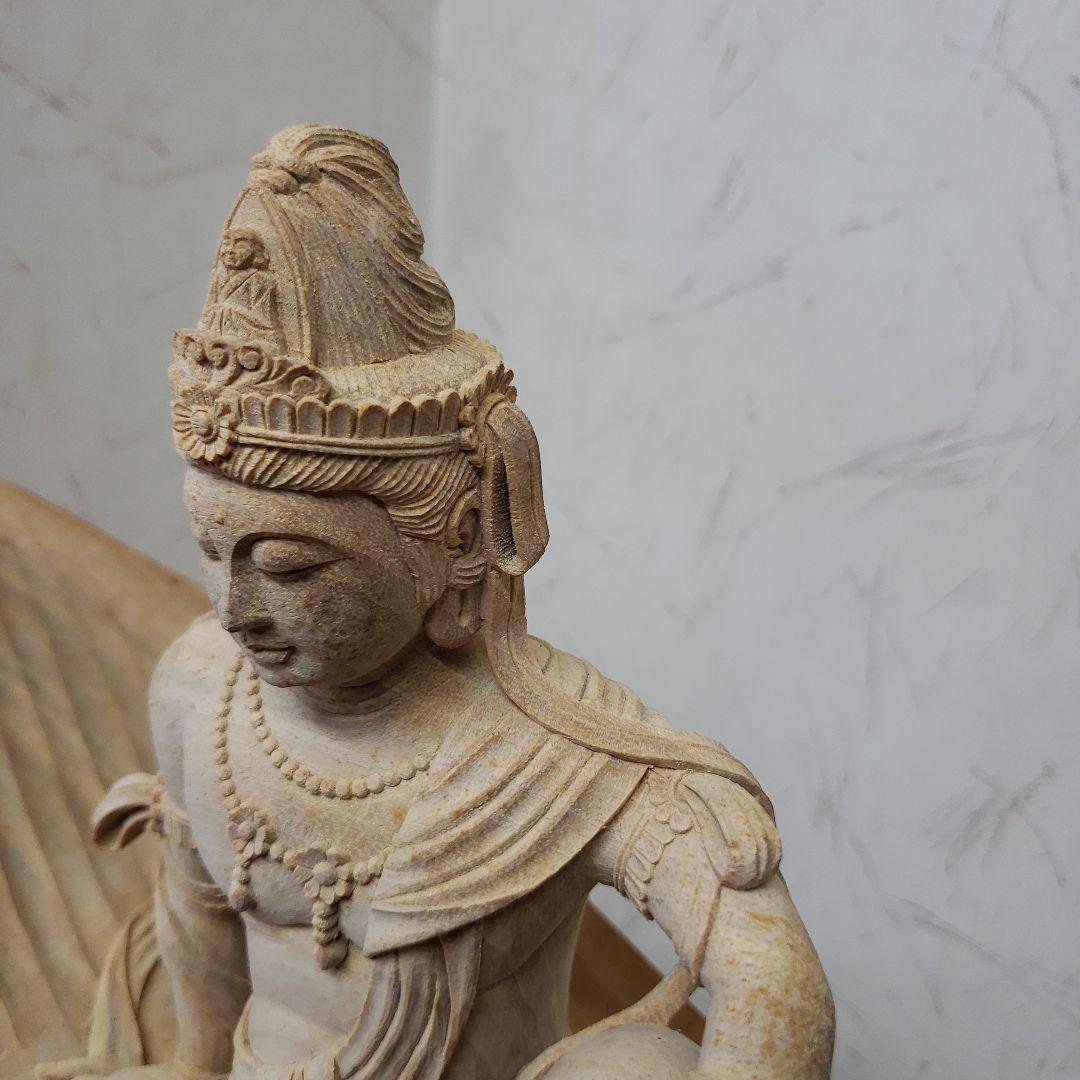 Ｂフライデー　蔵出し特価　希少仏像　上彫り★楠材 一葉観音菩薩坐像★台付