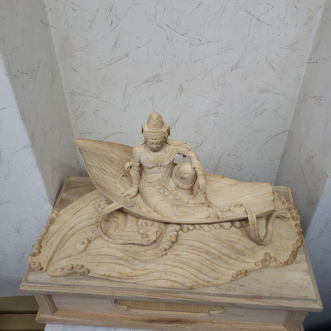 Ｂフライデー　蔵出し特価　希少仏像　上彫り★楠材 一葉観音菩薩坐像★台付