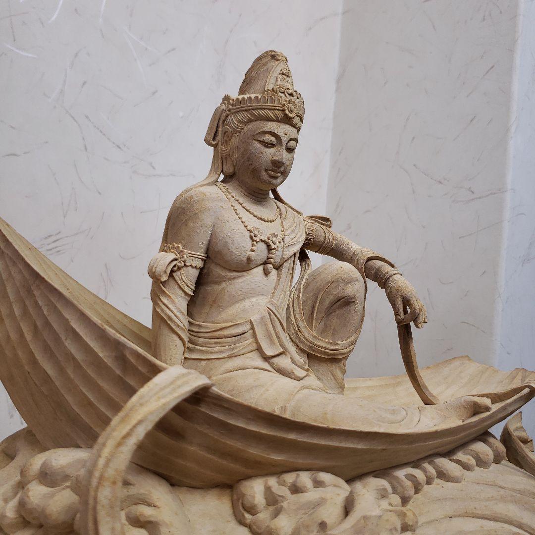 Ｂフライデー　蔵出し特価　希少仏像　上彫り★楠材 一葉観音菩薩坐像★台付