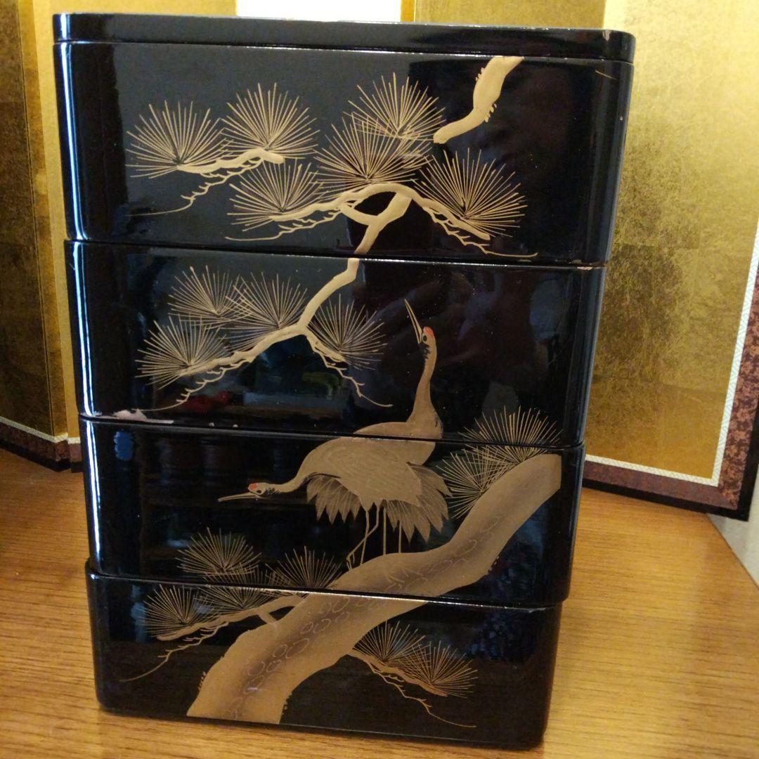 昭和レトロアンティーク黒漆塗り木製4段重箱 松と鶴の蒔絵デザイン