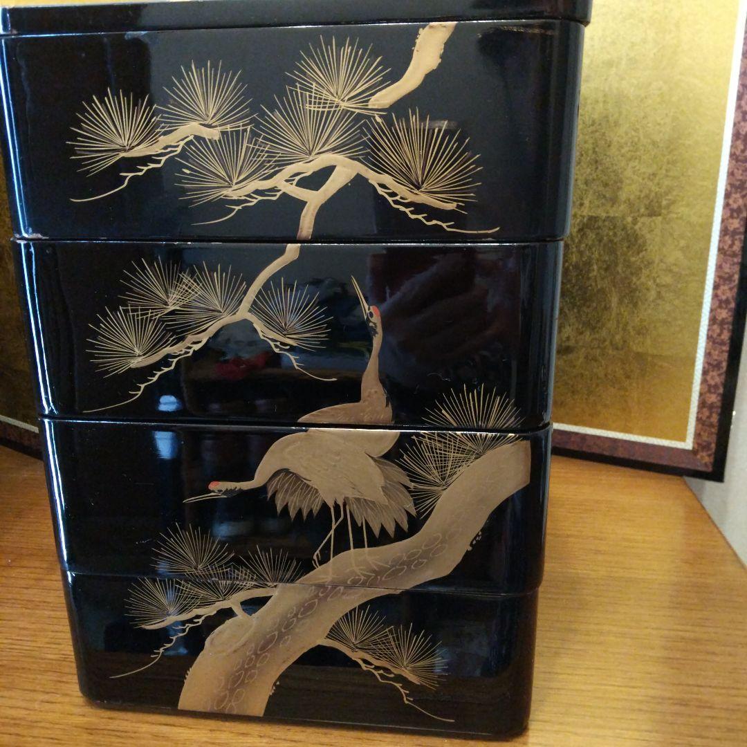 昭和レトロアンティーク黒漆塗り木製4段重箱 松と鶴の蒔絵デザイン