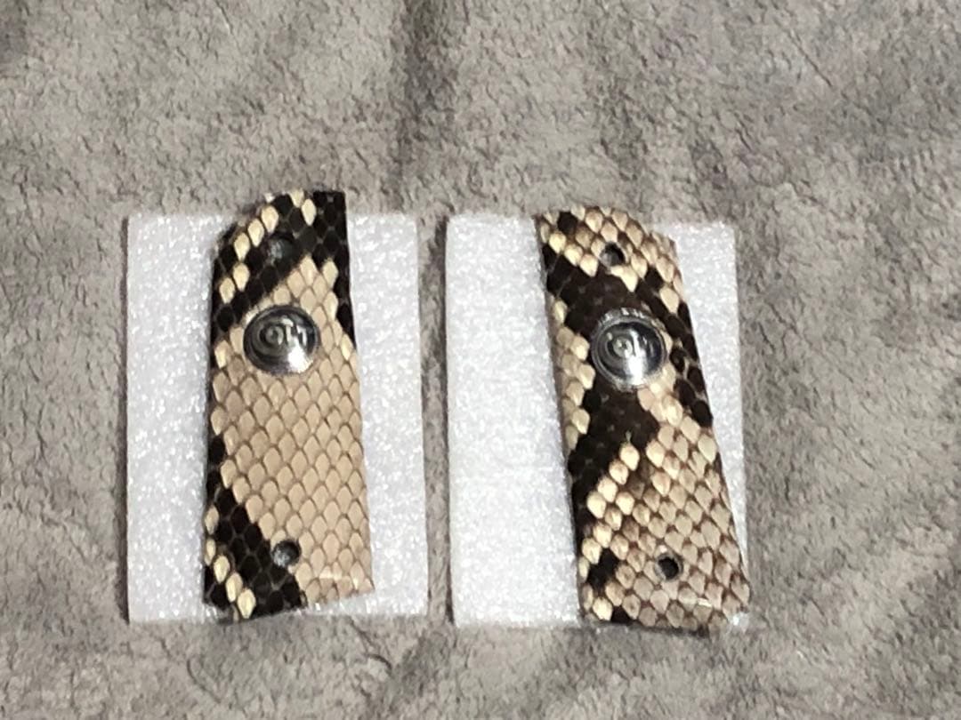 right ガバメント用メタルグリップ　スネークスキン　アンティークコンチョ