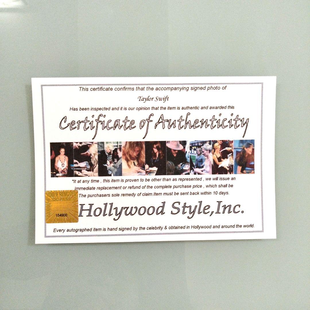 テイラー・スウィフト直筆サイン入り2Lサイズ写真…