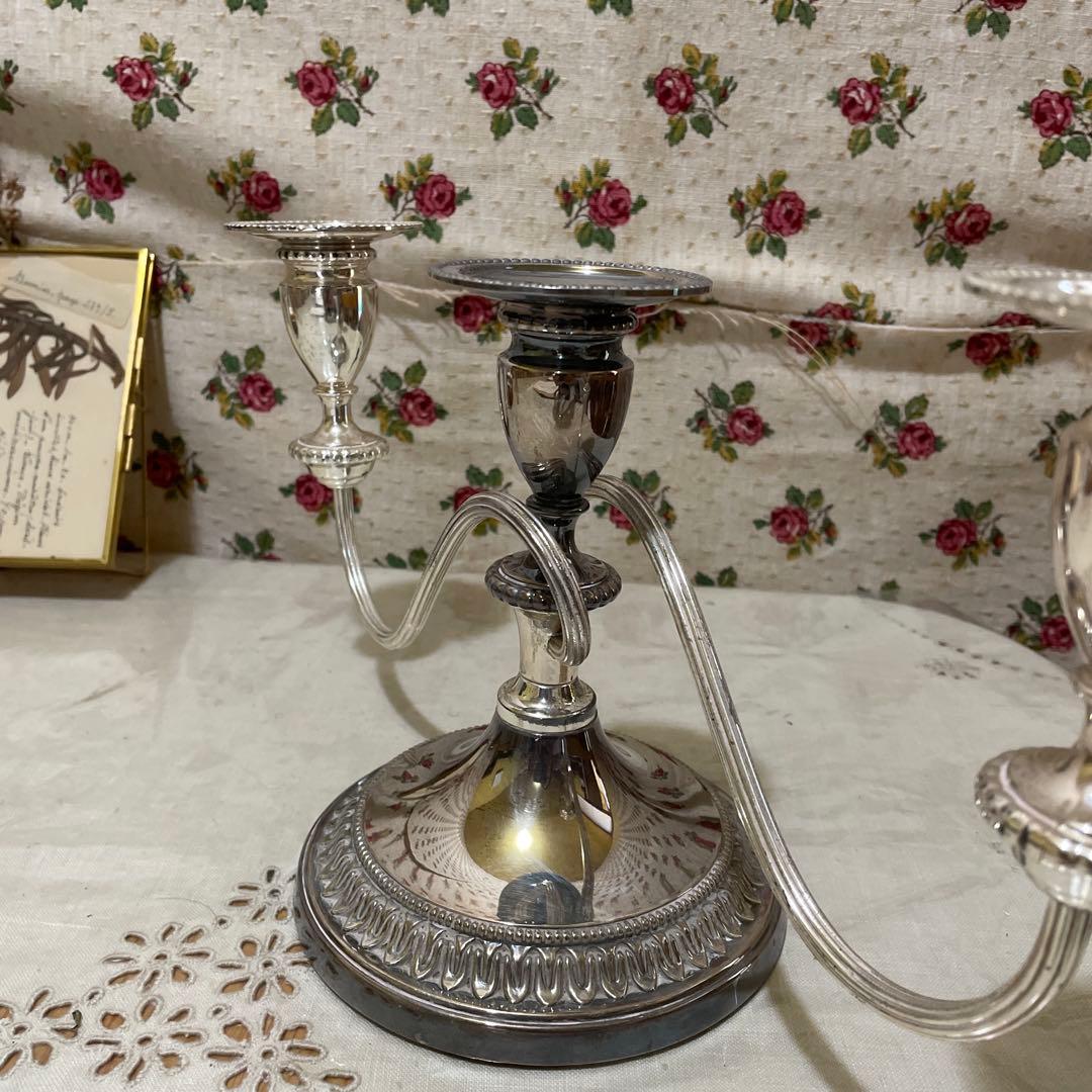 529イギリス買い付けクラシック 3灯式キャンドルホルダー.シルバープレート