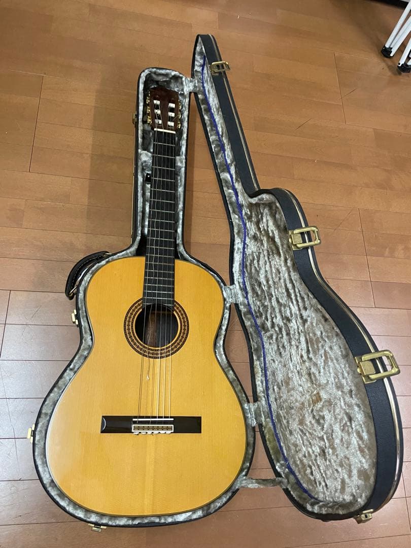 ③アコースティックギター ハードケース付