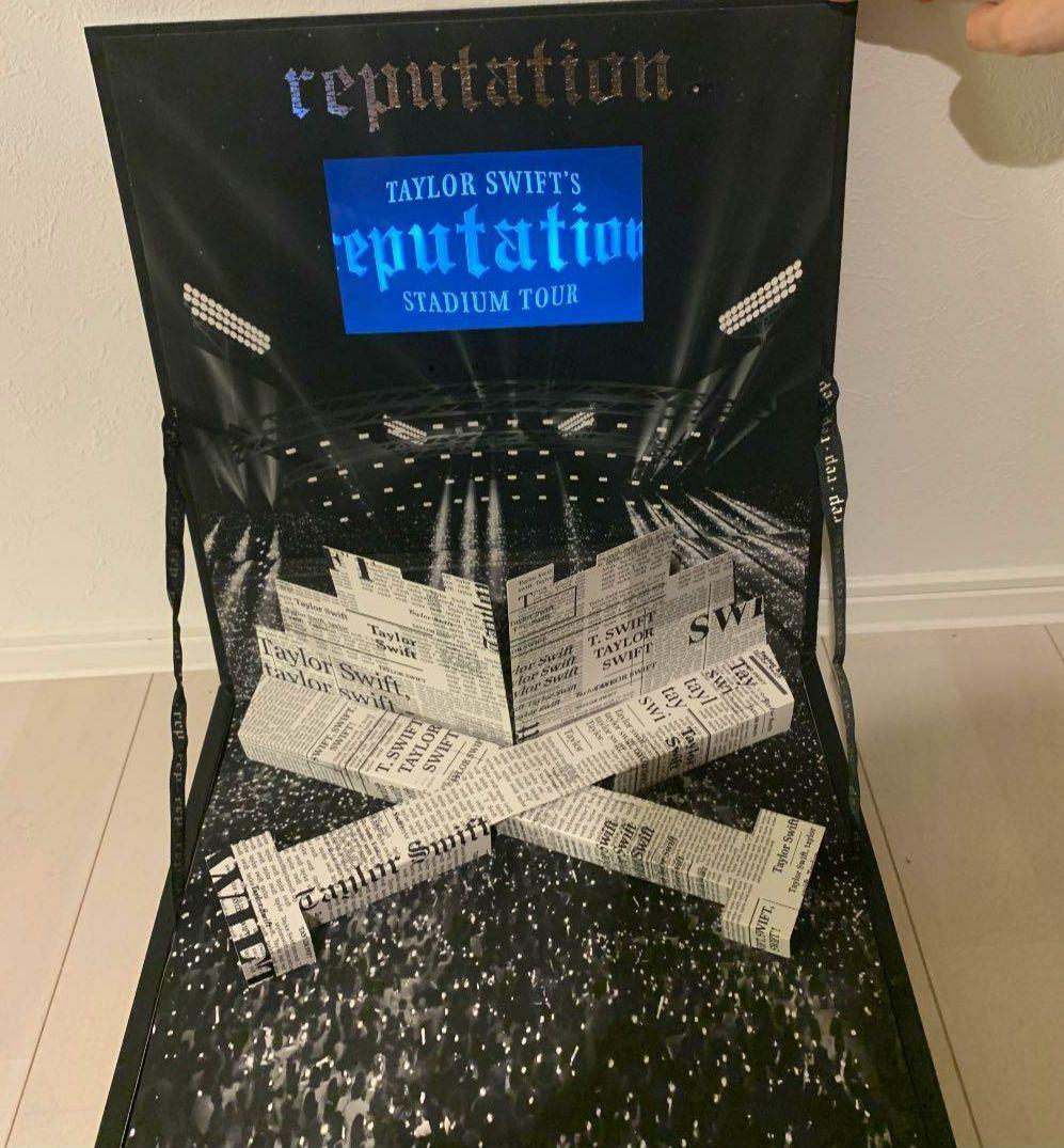 TAYLOR SWIFT VIP BOX サイン付き