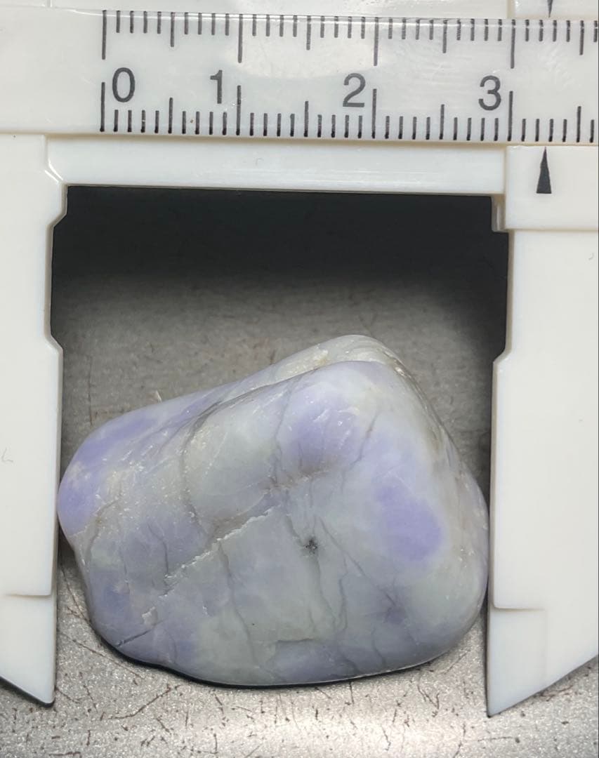 年始　［白地に鮮やかなラベンダー色　海石］妖精ラベンダー翡翠海石26g 糸魚川