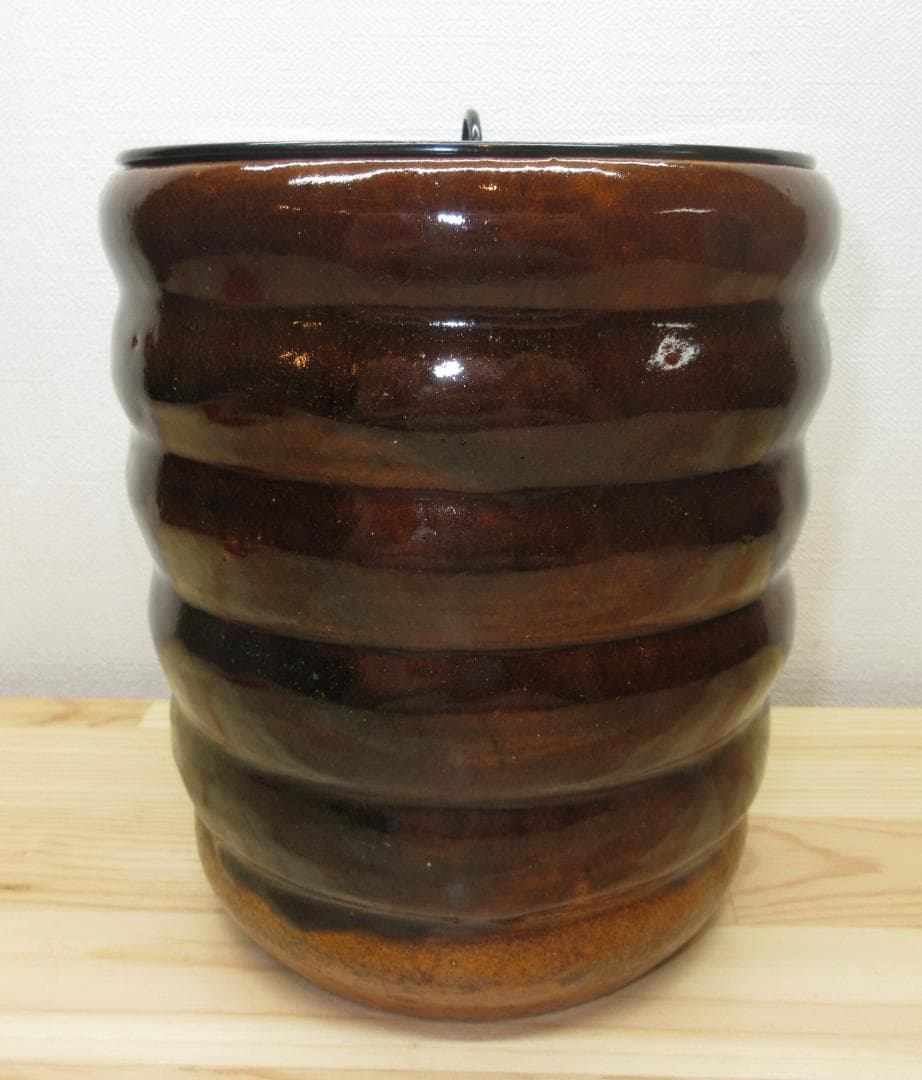 送料込【逢絢亭】茶道具 水指 大樋焼 飴釉 捻貫 塗蓋 大樋長左衛門 共箱入り