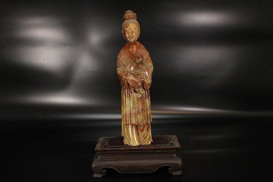 中国美術 寿山石 刻 子抱女人像 高26cm 康熙美人 唐木台 旧家蔵出