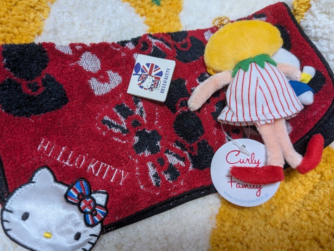 【激レア商品】カーリーコレクション モニークちゃんとキティちゃんコラボチャーム