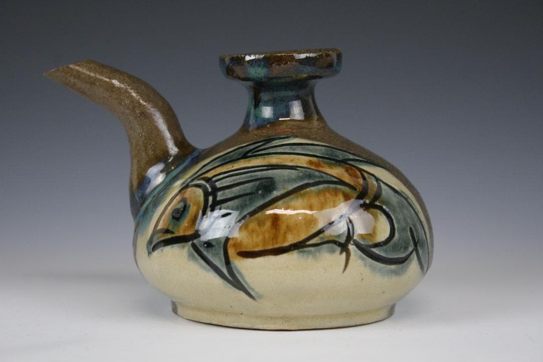 壺屋焼 人間国宝 金城次郎 作　海老魚文カラカラ