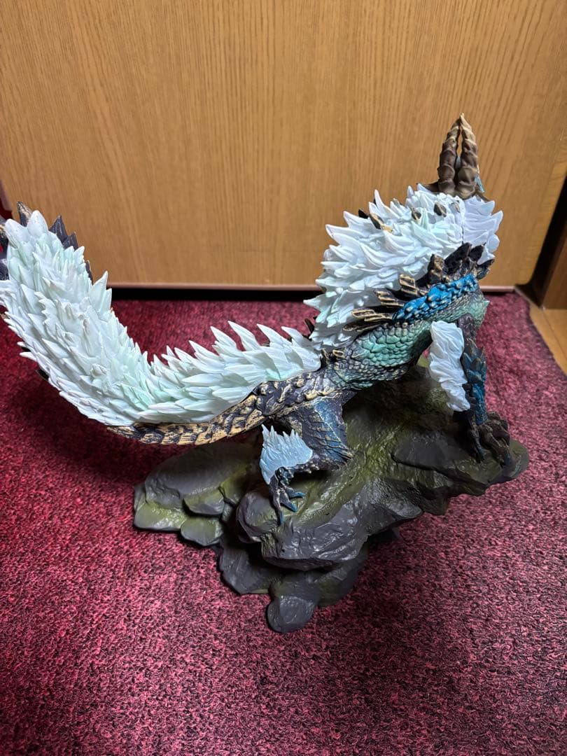モンスターハンター　ジンオウガ　フィギュア　LED
