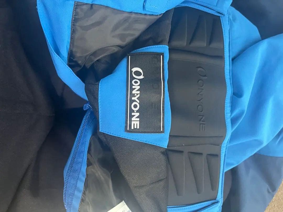 オンヨネ　サロモンワッペン付き　スキーウェア　上下セット　SSサイズ