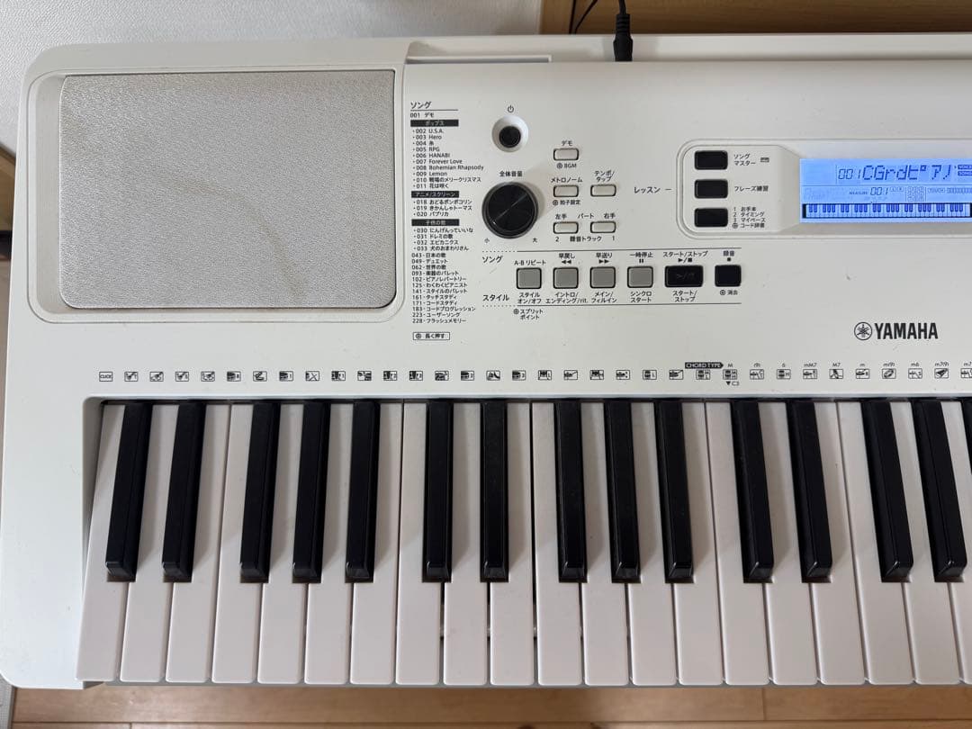 YAMAHA ヤマハ 61鍵キーボード EZ-300 ホワイト　スタンド付き