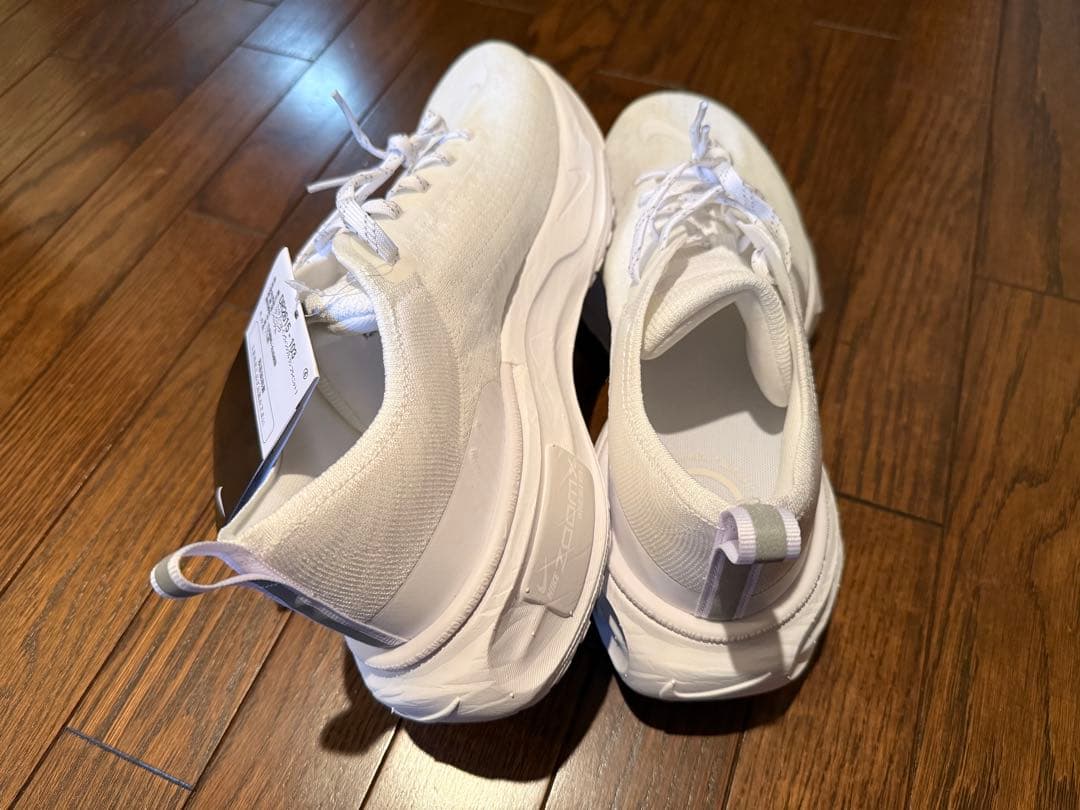 ナイキNIKE インヴィンシブルラン3 限定オールホワイトカラー 26.5CM