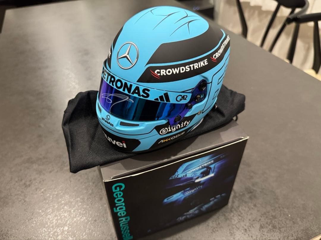 【激レア】e Russell 直筆サイン入り1/2ヘルメット