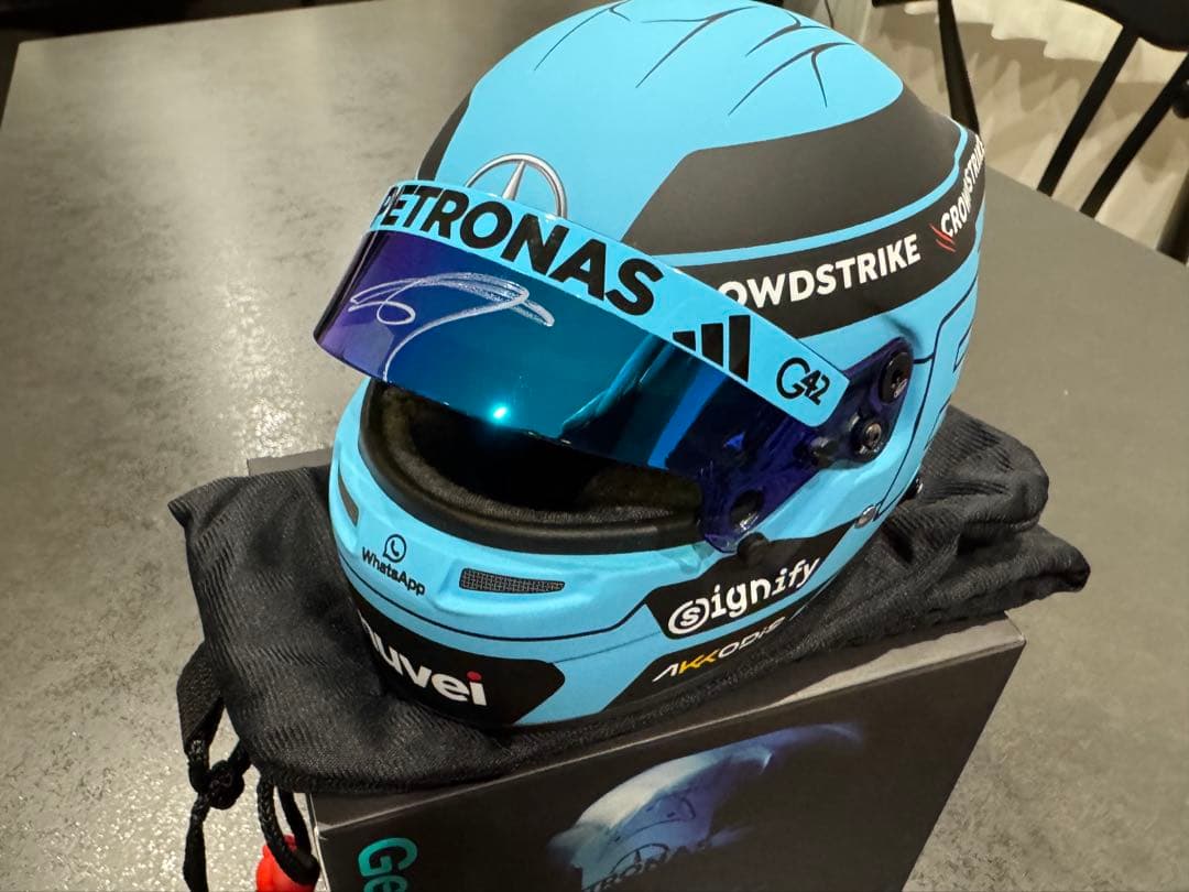 【激レア】e Russell 直筆サイン入り1/2ヘルメット