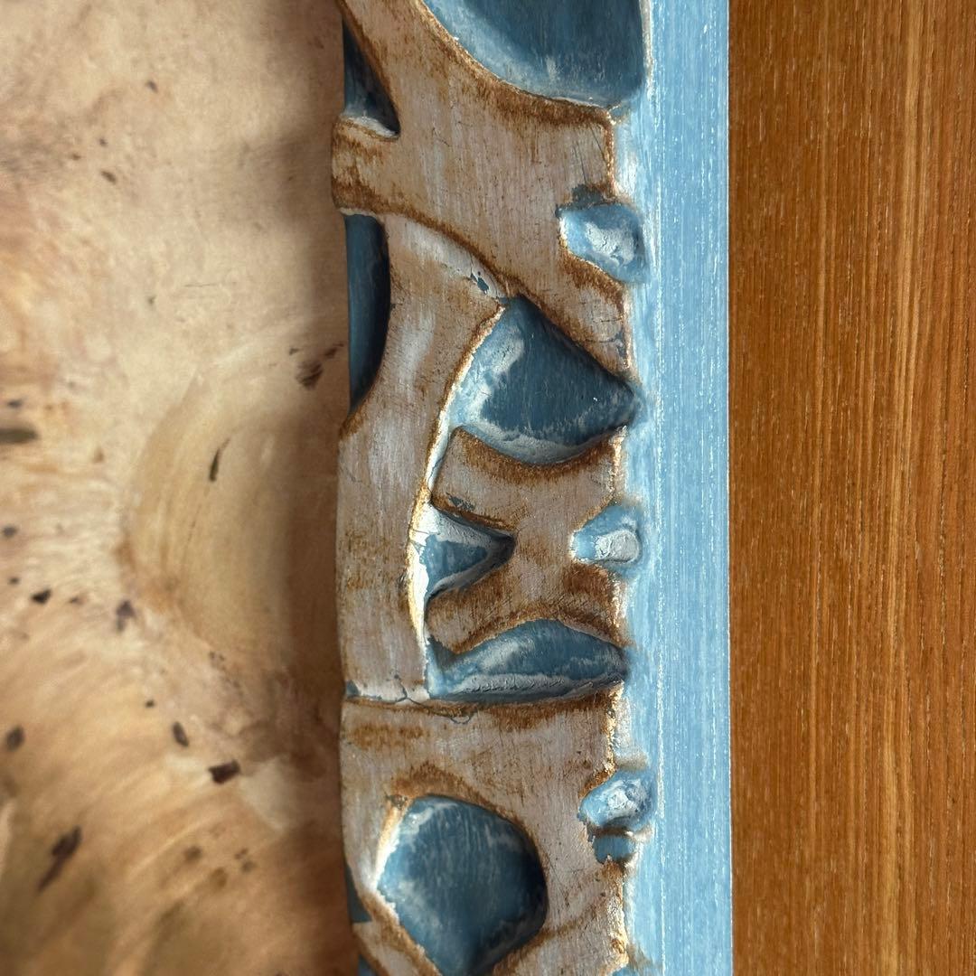 海と女性の油彩画　装飾フレーム付き 75x51.5cm