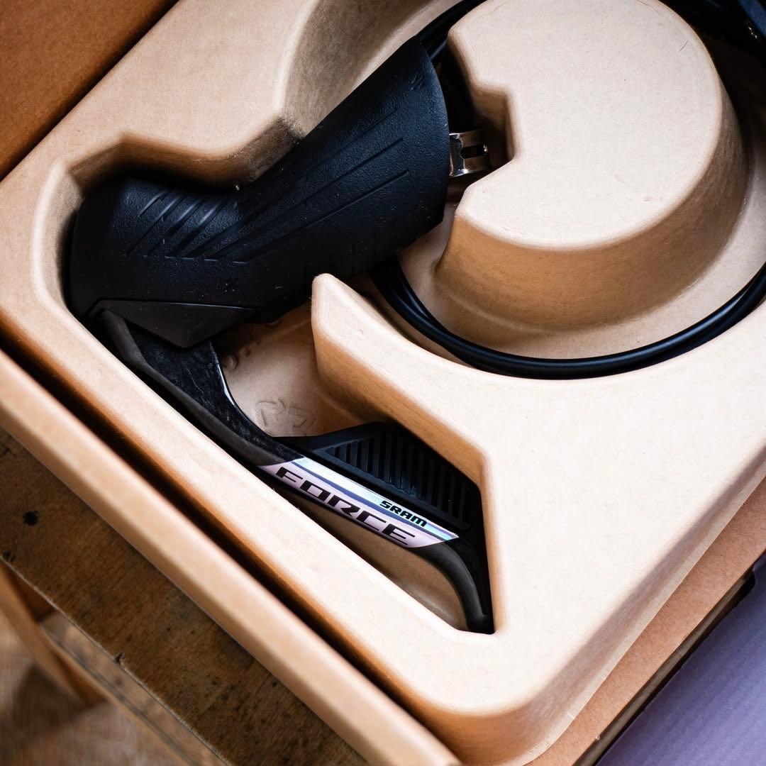 SRAM Force E1 サイクリングコンピュータを含む完全パッケージ