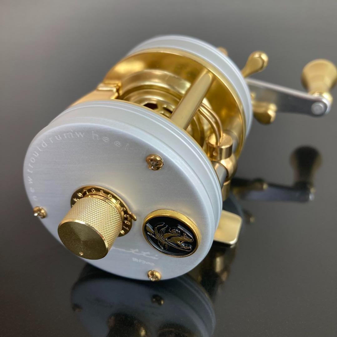 【新品】渓流ベイトリール 丸型リール トラウト用 ゴールド／シルバー