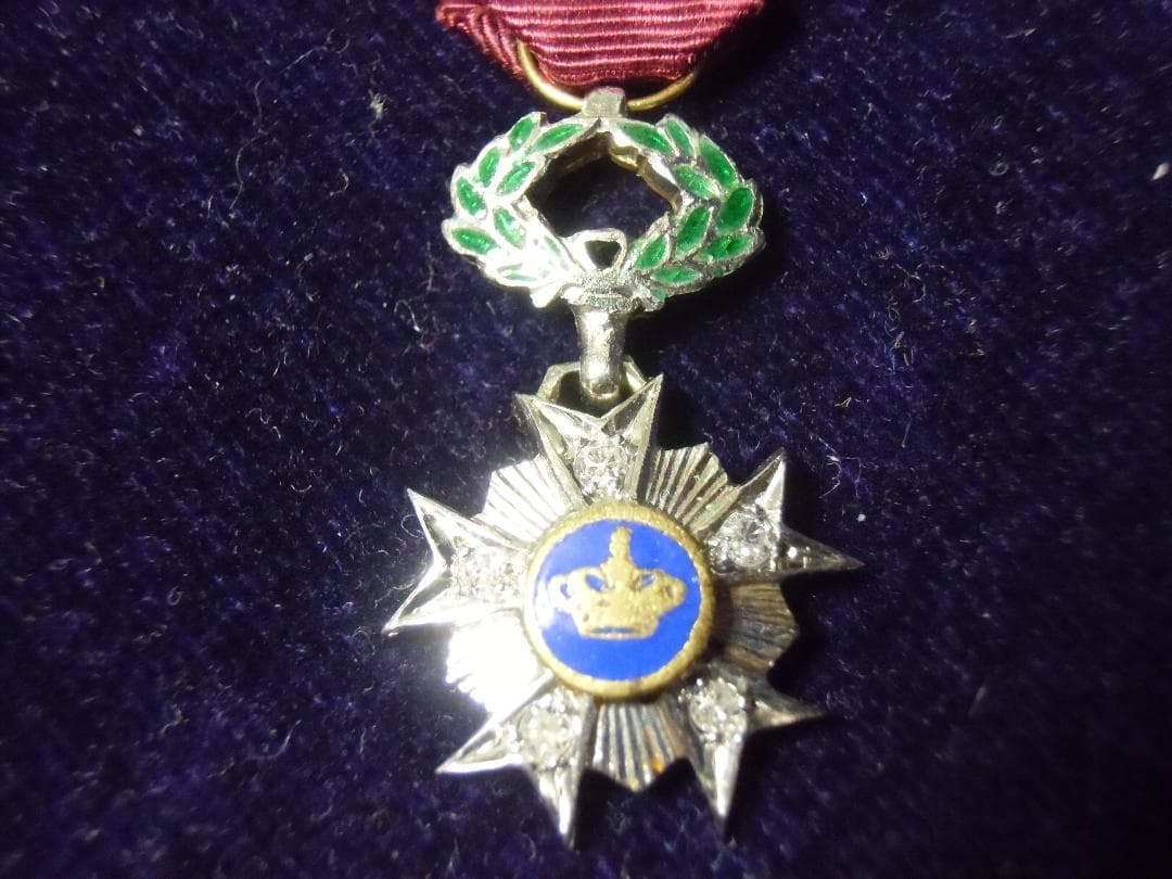 ＢＥベルギー軍＊王冠勲章＊シュバリエ級＊５点ダイヤ付き金製ミニチュア勲章（実物）