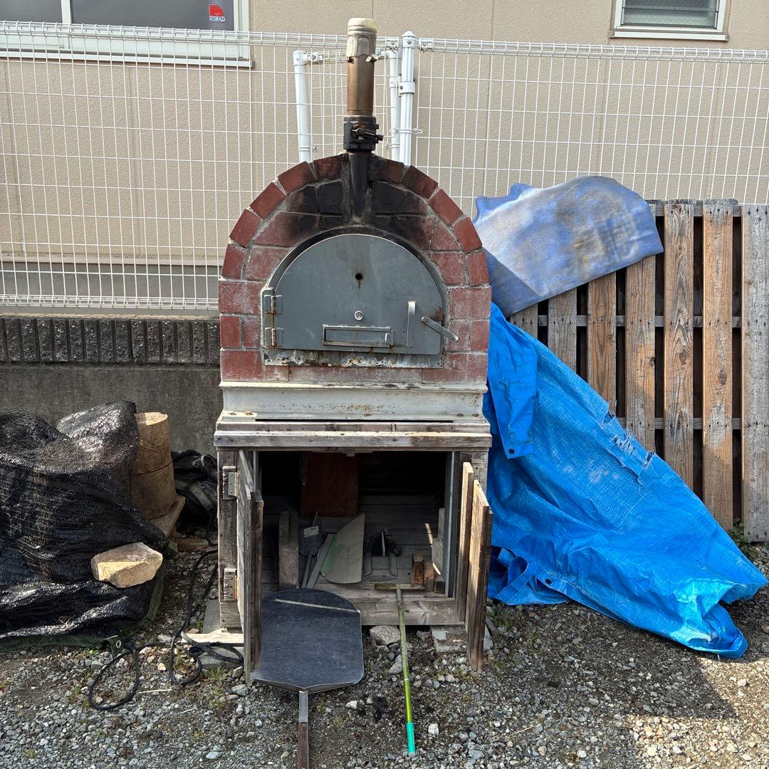 耐火レンガ製の大型ピザ窯