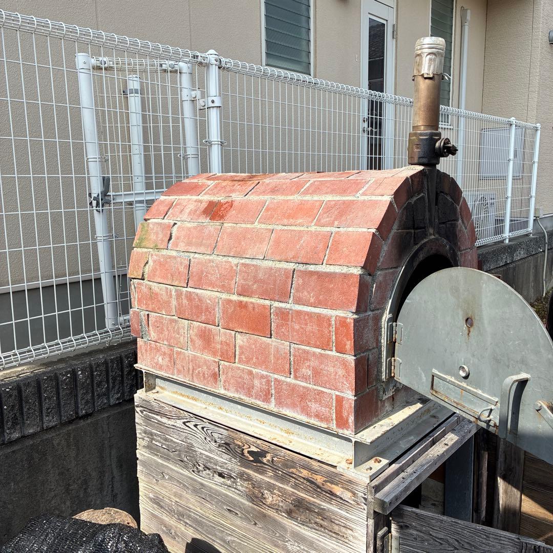 耐火レンガ製の大型ピザ窯