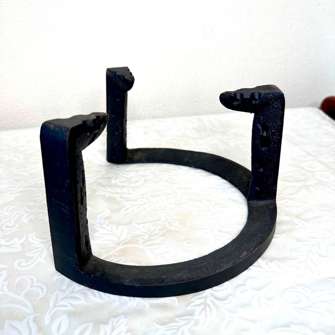 ♦︎未使用品♦︎ 虫喰い 五徳　三つ足　鉄鋳物　茶道具　風炉用