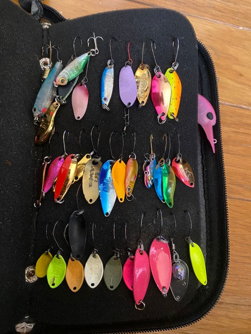 ★管釣トラウトルアー大量　ワレット毎！スプーン、クランク、ミノ一