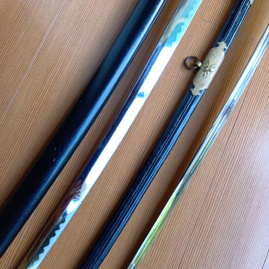 模造刀2口セット１口は居合刀1口は旧海軍儀礼刀.指揮用サーベル型模造刀