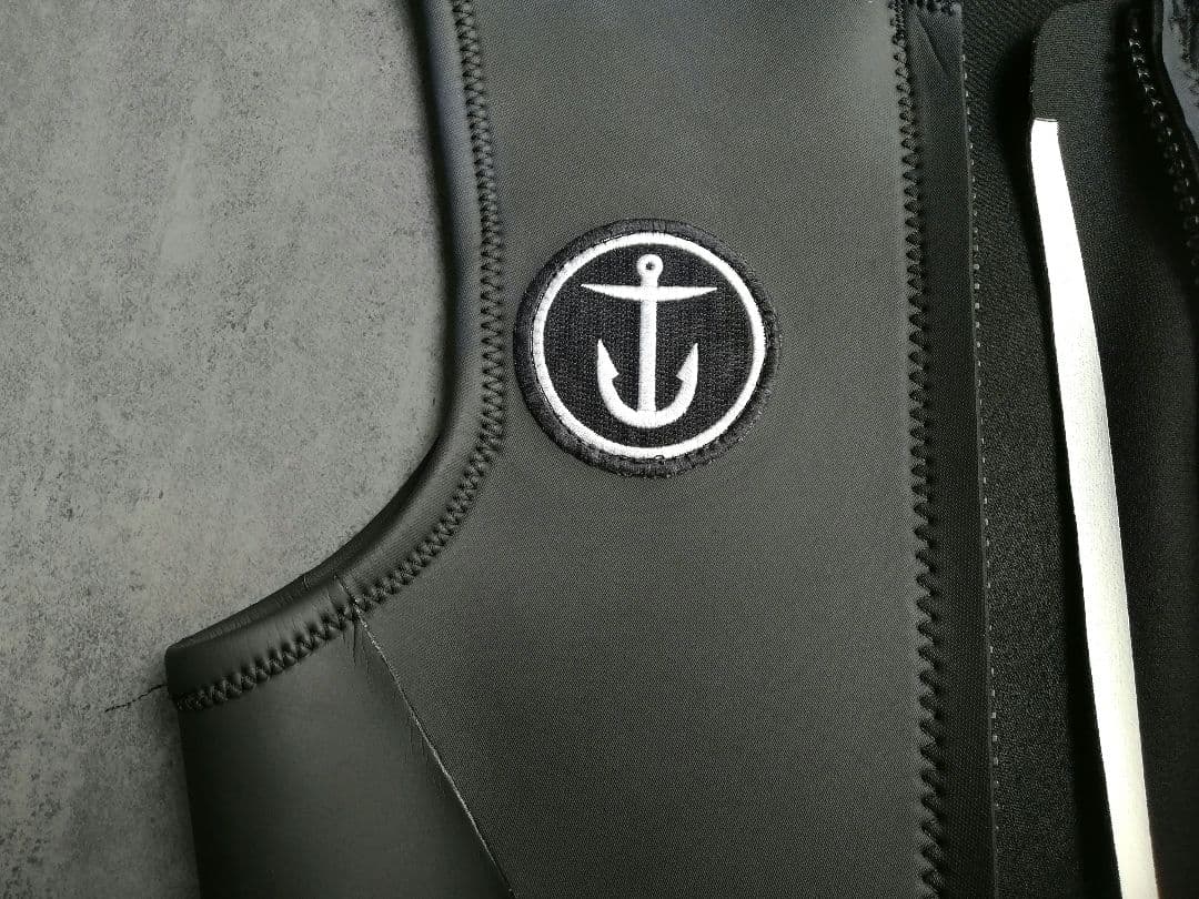 【展示新古品】キャプテンフィン スキン ベスト ホワイトワッペン Mサイズ