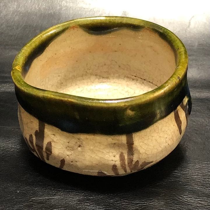 遺品整理◼️蔵から可愛らしい織部焼？と思われるお猪口、ぐい呑みが出てきました。