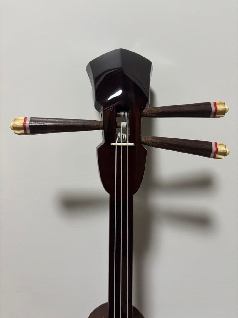 三線本体 赤茶色　ドラゴン刺繍付き