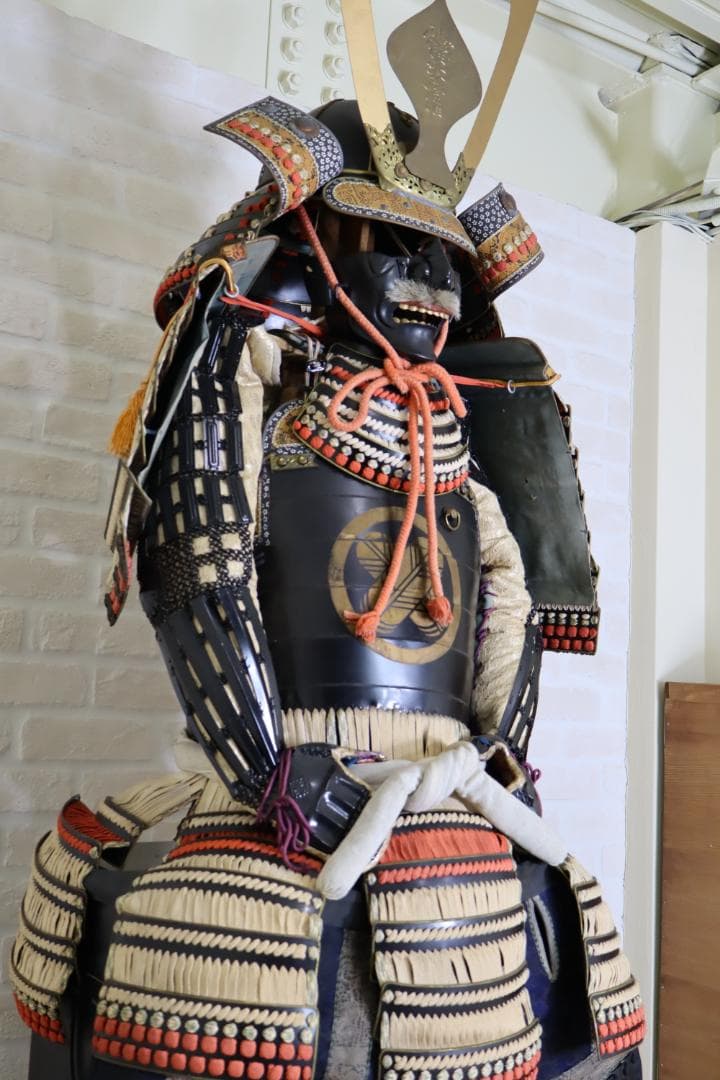 大人が着用出来る本格的な日本の武士甲冑一式（飾り鎧・美術品）　等身大　甲冑