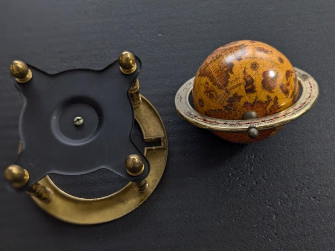 アンティーク 地球儀　イギリス・ロンドンのカムデンマーケットで購入