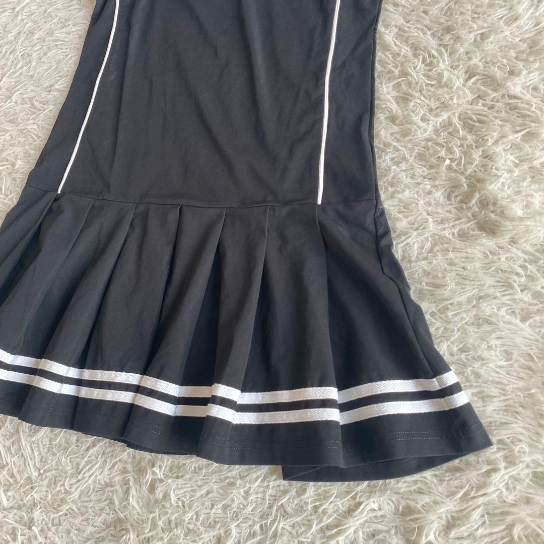 マークアンドロナワンピース　ブラック　ホワイト　ロゴ