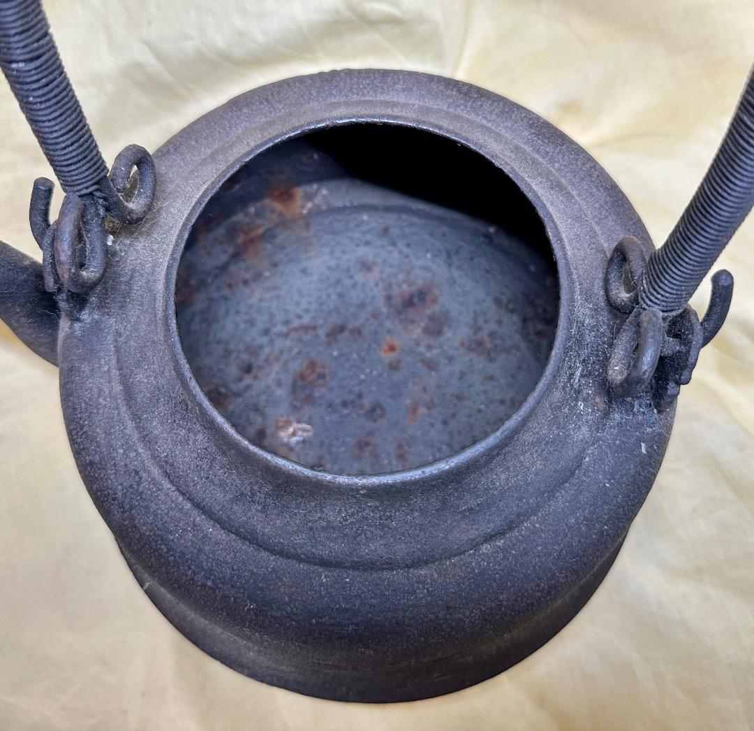 鋳鉄製 鉄瓶 刻印あり・竹と鳥柄