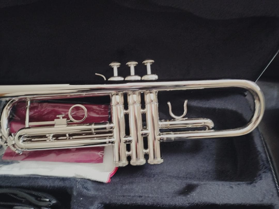 トランペット　銀　SLADE　未使用品（※ケースにロゴなし）