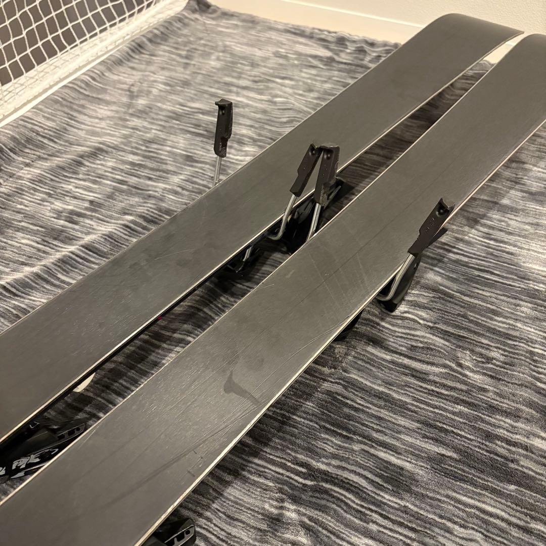 【極美品】SALOMON Temptress スキー板 151cm ストック付き