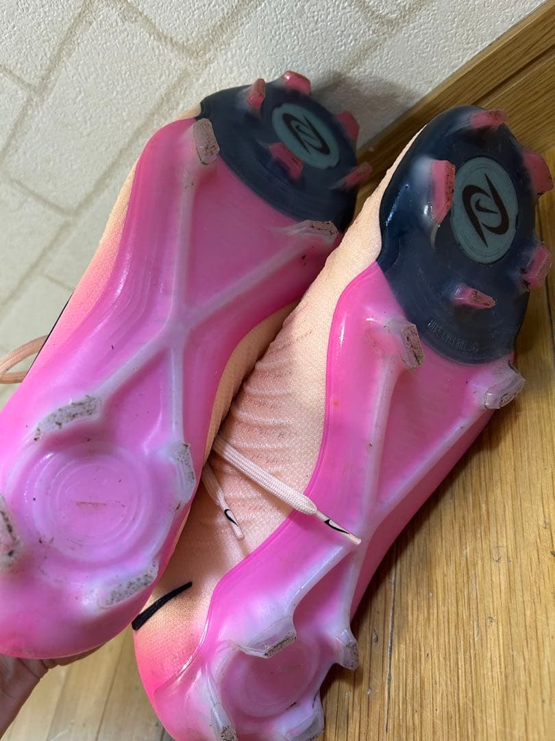 Nike Phantom サッカーシューズ ピンク/ベージュ