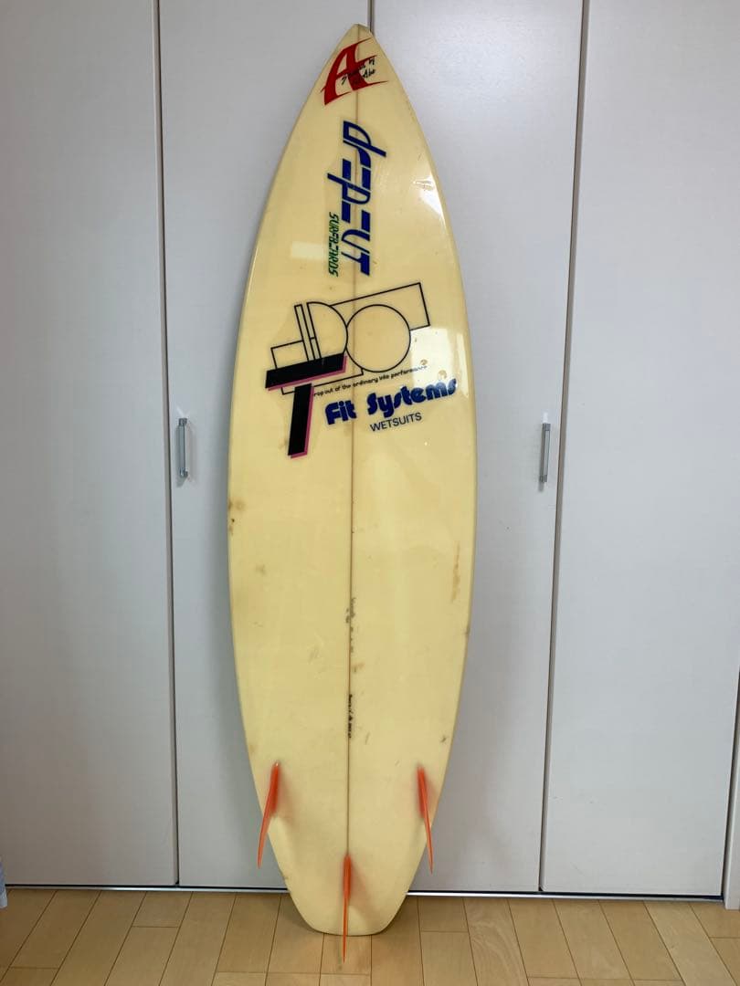 80年代のショートボード(メーカー/ドロップアウト、シェイパー/阿部)