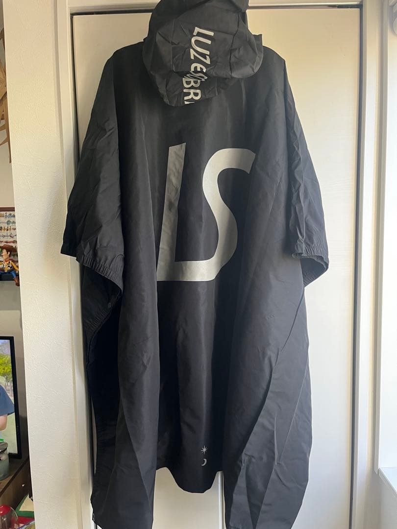 ルースイソンブラ　ポンチョ　ブラック　レインコート　サッカー　フットサル